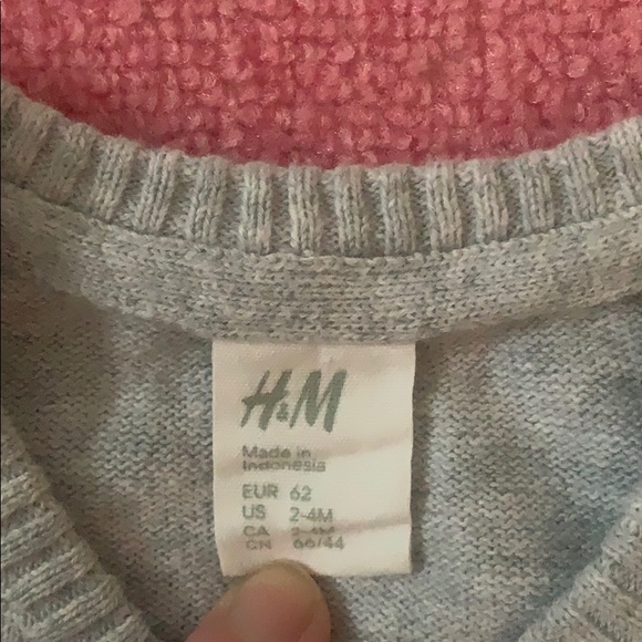 H&M grey cardigan sweater 2-4 months - Picture 2 of 2